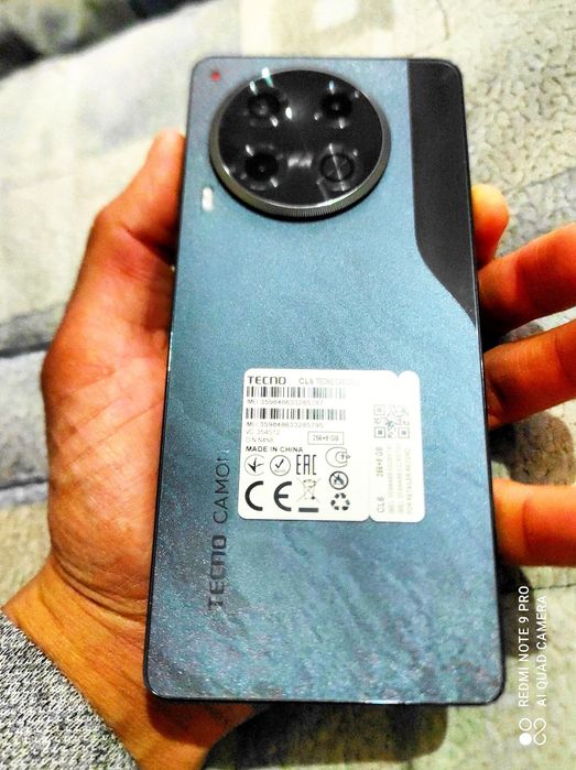 Tecno Camon 30 Xolati yangi turibdi
