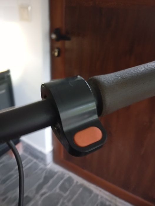 Вдига 20.Издържа 7км.Върви перфектно.Има малко драскотини