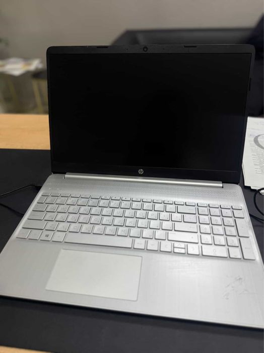 Ноутбук HP продам документы на руках
