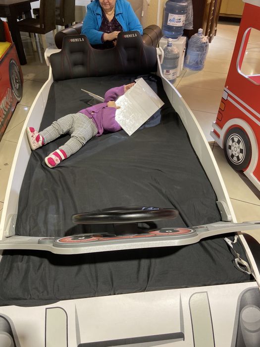 Кровать машина с матрасом