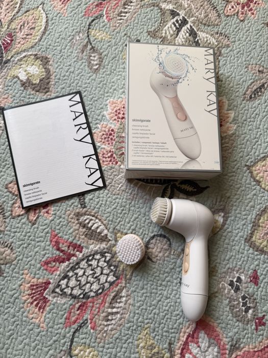 Массажер для чистки лица Mary Kay и электроэпилятор Braun