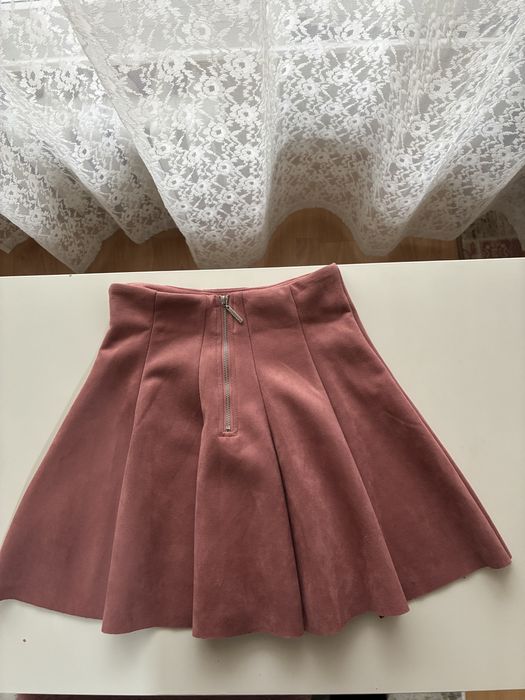 Дамска пола от велур  цвят прпел от рози за момиче с размер XS