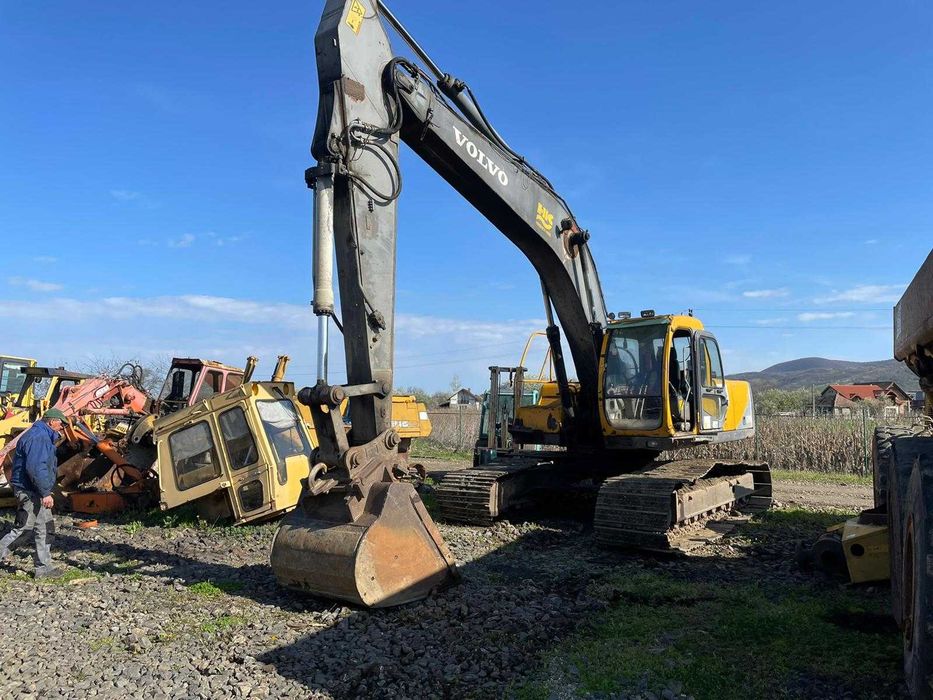 Cilindru hidraulic excavator pe senile Volvo EC 240 piese
