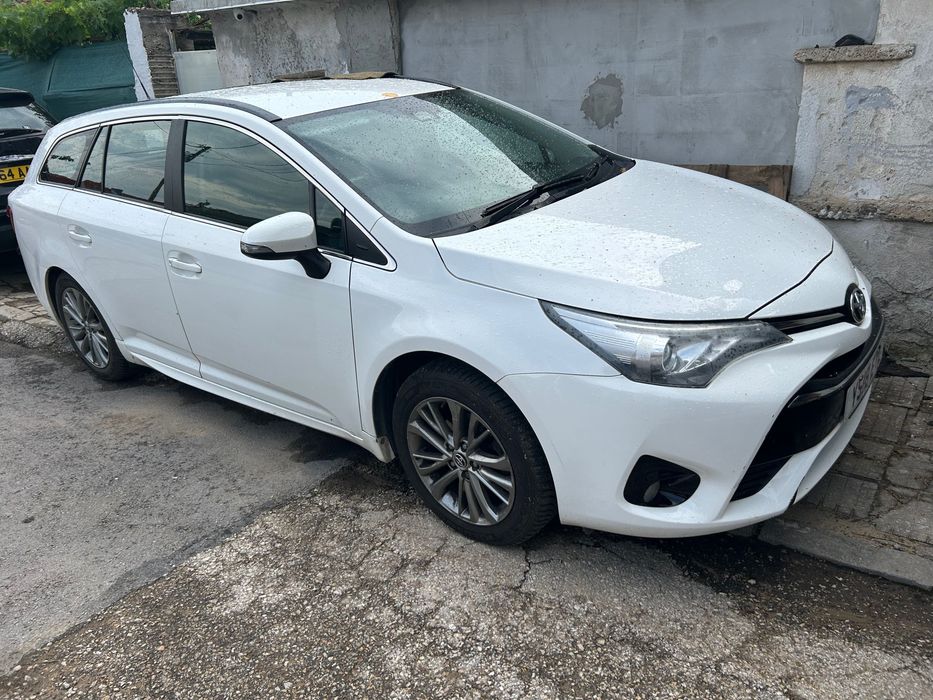 Продавам Тойота Авенсис 1.6 2018г на части