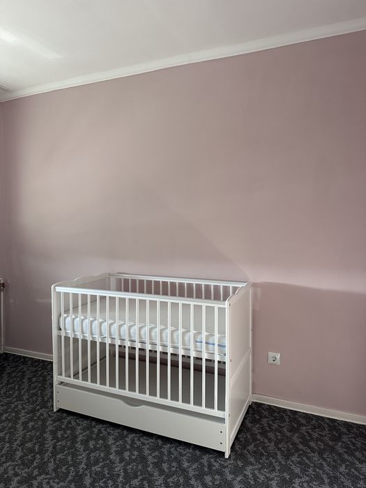 pătuț din lemn pentru bebeluși