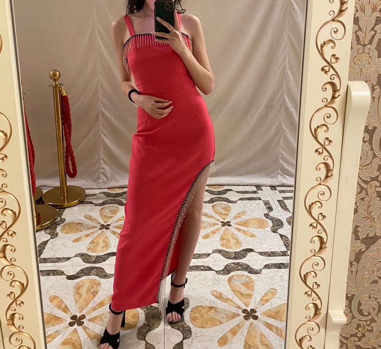 Розовое вечернее платье