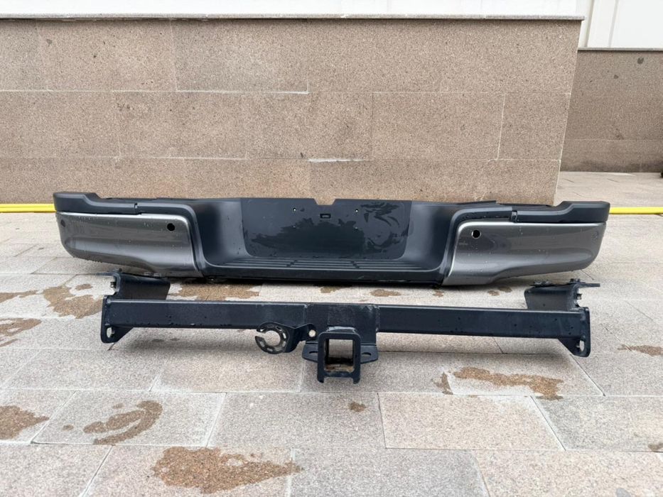 Продам задний бампер Toyota Hilux