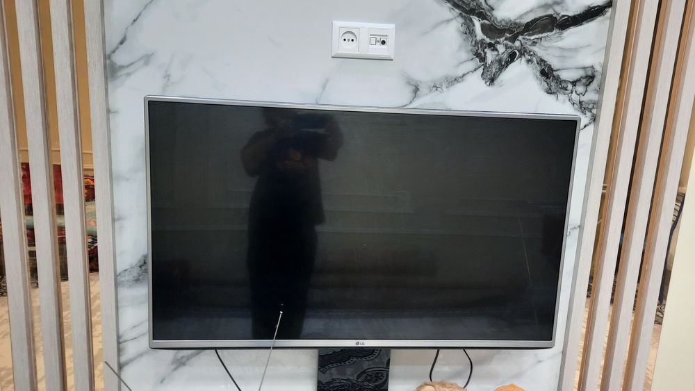 LG.   T V. 43.  Телвизор сотилади
