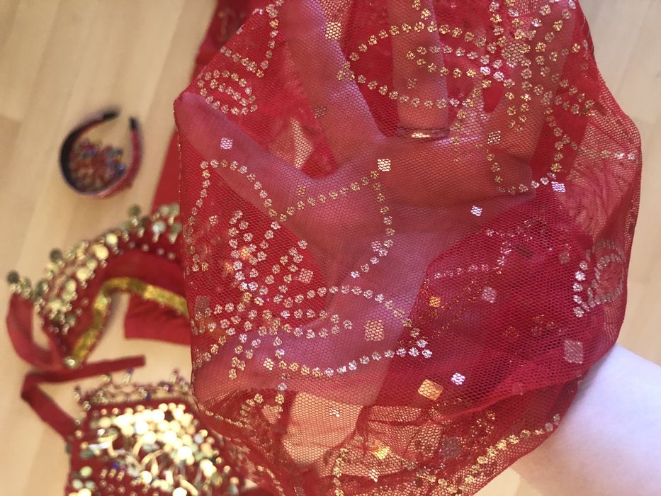 Costum cadana dansatoare XXS 5 piese dans oriental rosu banuti aurii