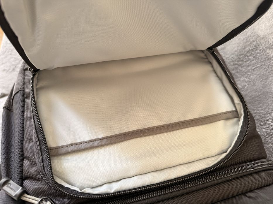 Фотографска раница LowePro BP 250 AW II
