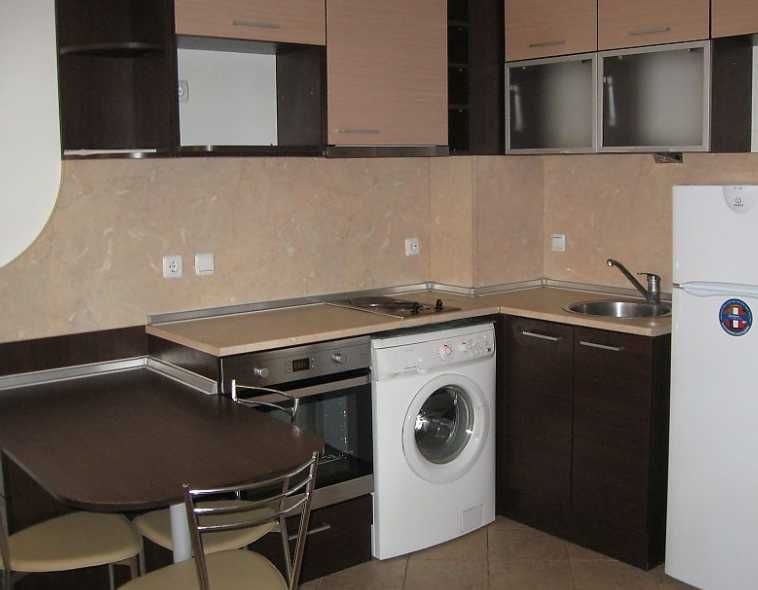 Дава се под наем Двустаен апартамент в Бургас, Възраждане - 77 кв.м за 153 € - Снимка #2