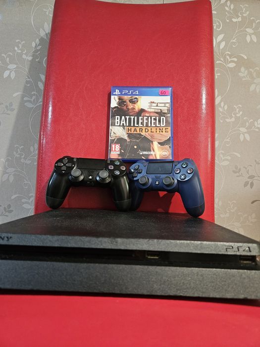Vând PlayStation 4