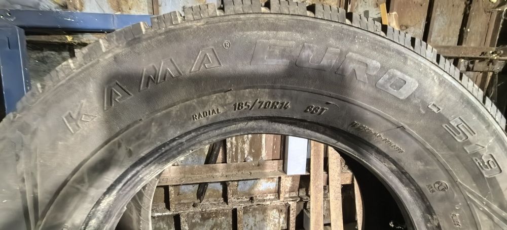 Продам 4 шины (2 новые, 2 б/у)