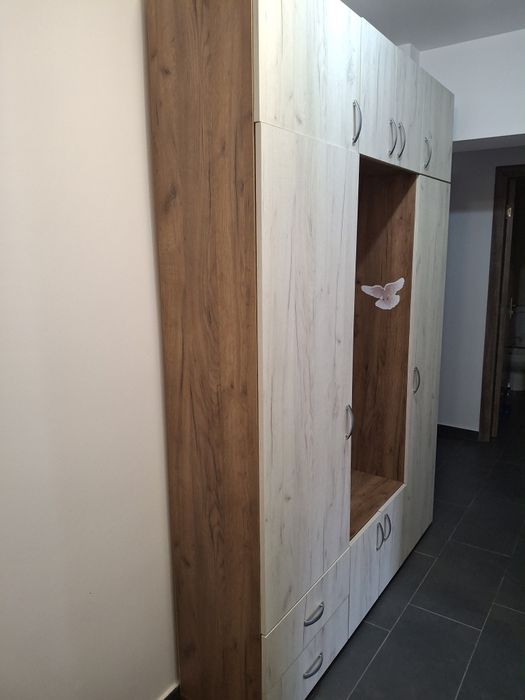 Cuier dulap în stare foarte buna