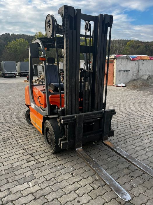 Stivuitor Hercu (Balcancar) 3.5 to. triplex