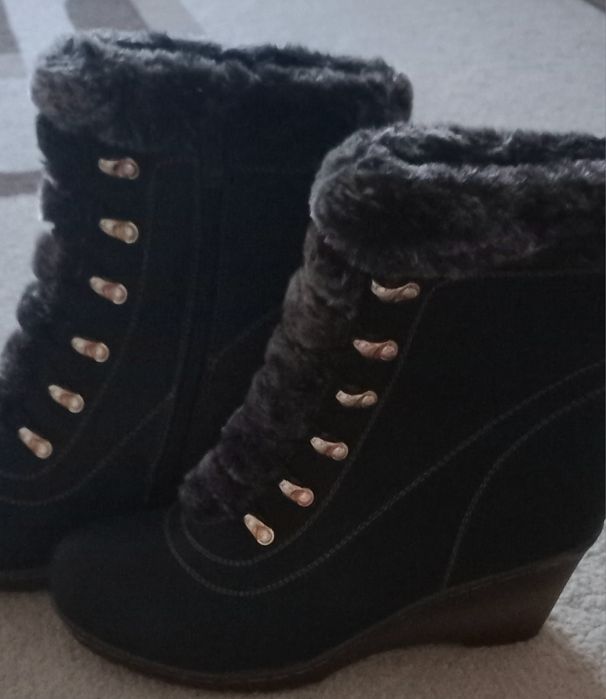 Продаю женские сапожки