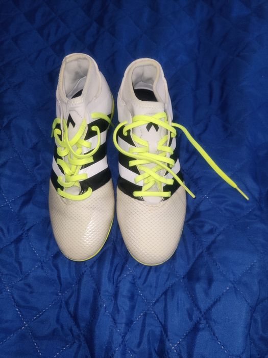 Бутонки за футбол Адидас