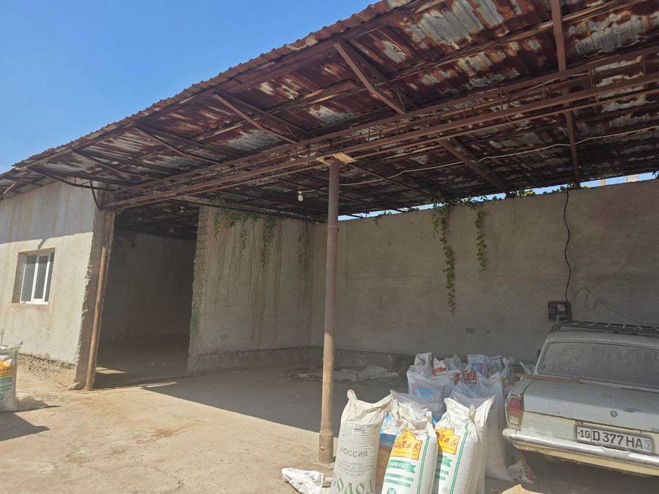 Нотурар Бино сотилади, худуди 20сотих, 7сотихда бинолар мавжуд