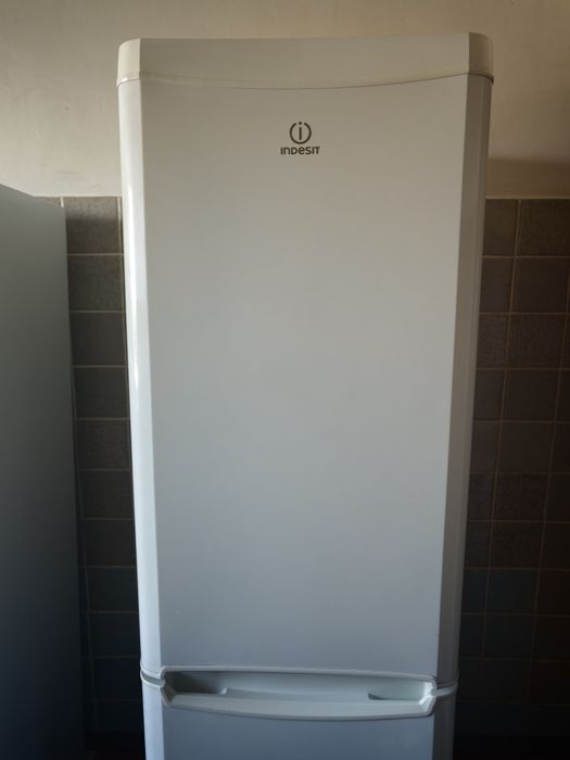 Холодильник indesit
