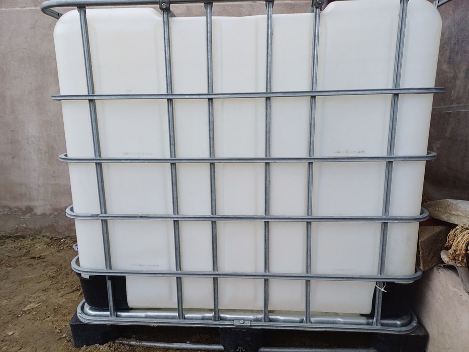 Bazin 1000.litri cu grilaj metalic.