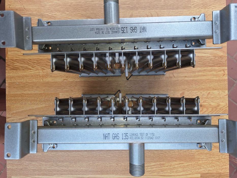 Vand doua arzatoare pentru  centrala pe gaz