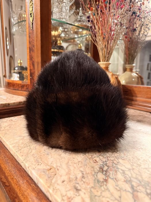 Caciula vizon maro foarte inchis