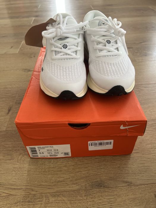 Дамски боти; маратонки Nike; сандали Paolo Botticelli; Чехли панделки