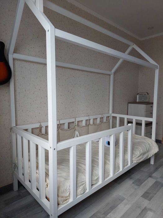 Продаётся детская кровать с матрасом