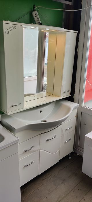 Раковина с тумбой бу зеркало 1м