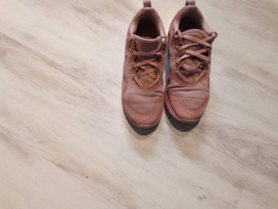 Дамски маратонки  Nike запазени