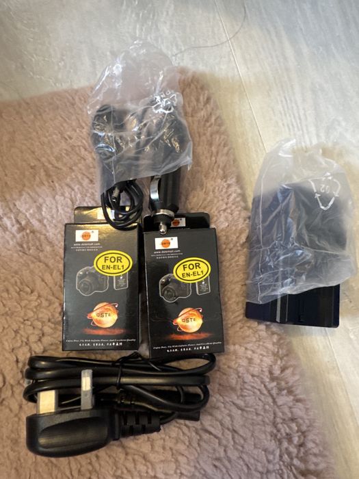 Baterii si incarcator pt aparat foto