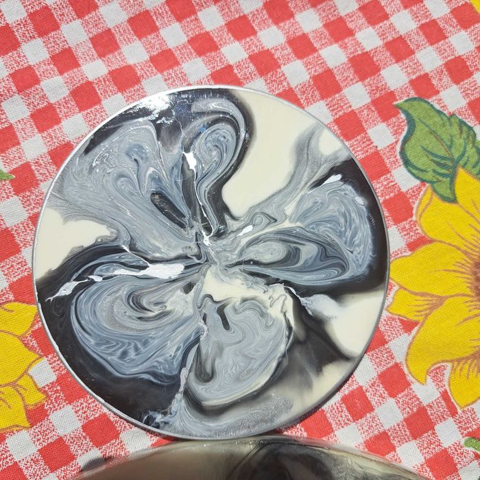 CADOU. Suport ibric/cesti cafea din rasina, lucrat manual