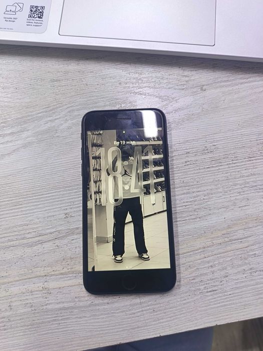 Iphone SE, Honor 400 lite
