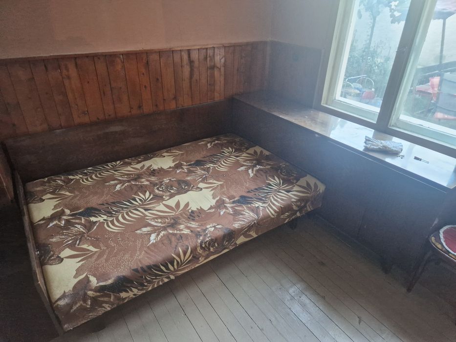 Приста с матрак и секцийка