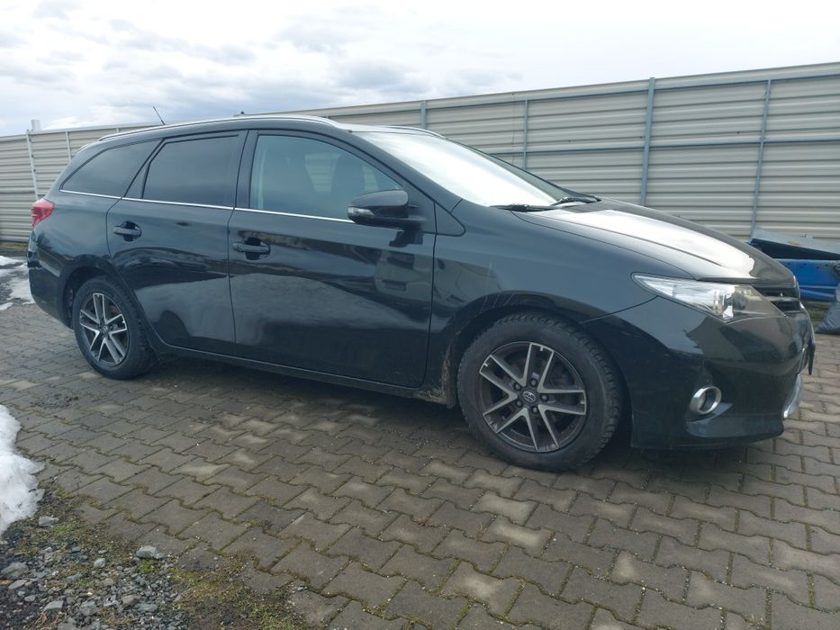 Vând Toyota Auris 2015 diesel 1.4d-4d