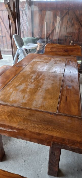 Маса с пейки от масивно дърво