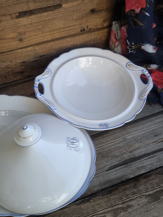 Комплект съдове за сервиране