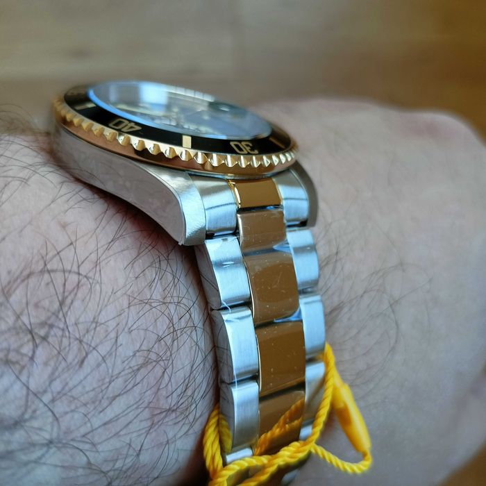 Нова Invicta, 200m, Seiko Caliber/Hattori/TMI C32 кварц, корона на винт