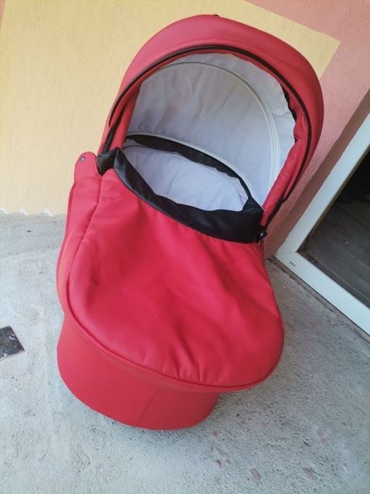 Vând cărucior krausam roșu