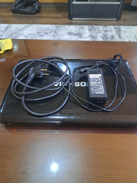 Продавам Лаптоп TOSHIBA Satellite L750!Юного запазен и и добе работещ!