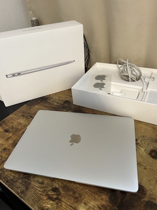 MacBook Air 13” M1 (2020) – 8GB RAM / 256GB SSD – Space Gray – Stare excelentă