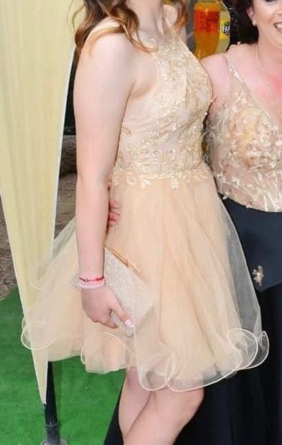 Къса бална рокля