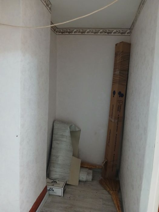 Срочно продаётся 1 комнатная квартира 1 микрорайоне на 1 этажее