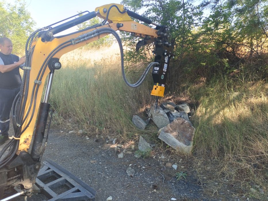 Услуги с Мини Багер; Мини Челен Товарач {Фадрома; Бобкат} и Самосвал