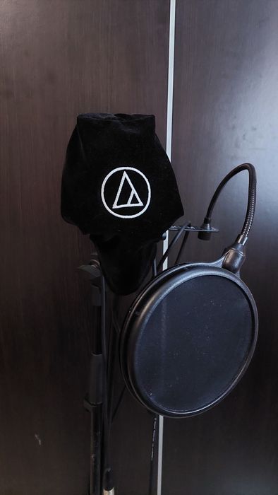 Microfon Audio-Technica AT4040 cu pop filter si stativ