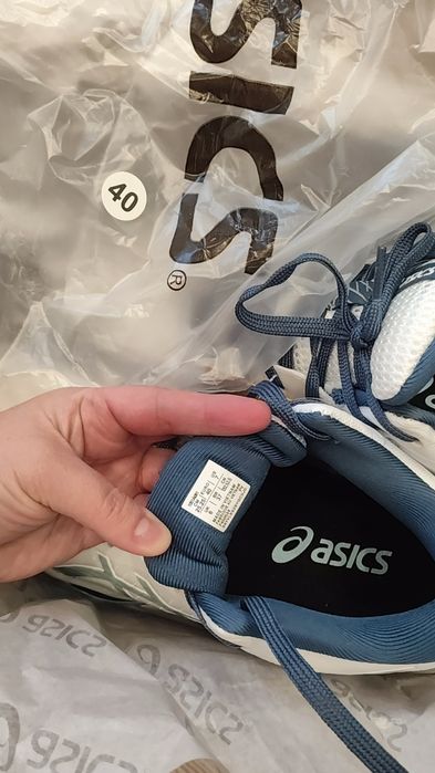 Продам кроссовки asics