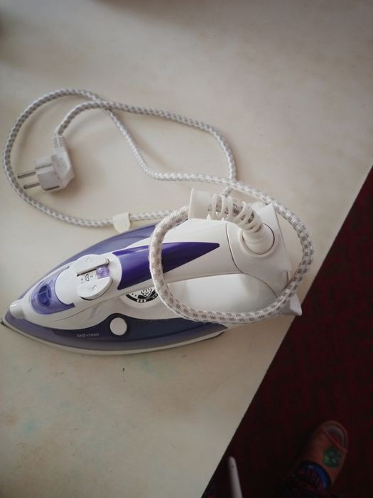 Утюг в хорошем состоянии .