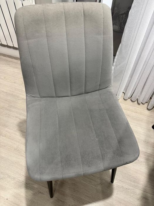 Стол обеденный  и 4 стула