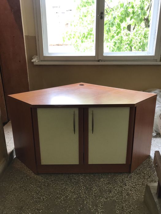 Шкаф за телевизор