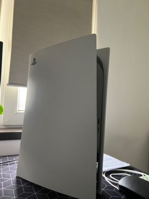 Consolă PlayStation 5 Model CFI-1000 | 825GB SSD | Stare impecabilă